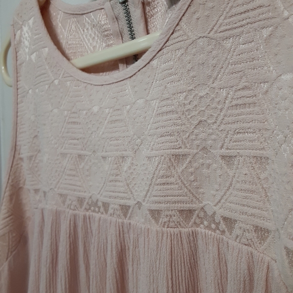 Mossimo Flowy High-Low Top - Picture 2 of 3